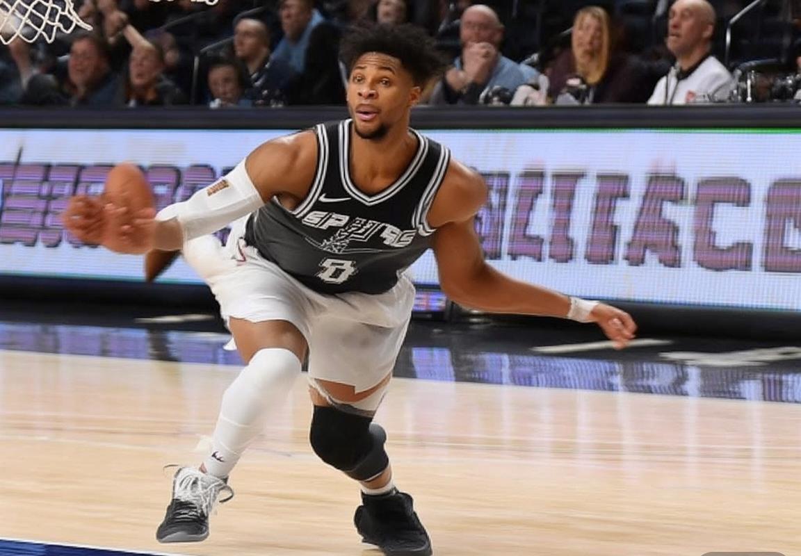 马刺主场力克灰熊：巴恩斯31分联手福克斯逆转，莫兰特空砍难救主